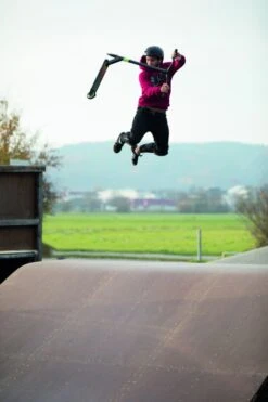 Schildkröt® Stunt Scooter Kickless Forest -Hoka Sports Gear Shop D3244 B01 ecommerce