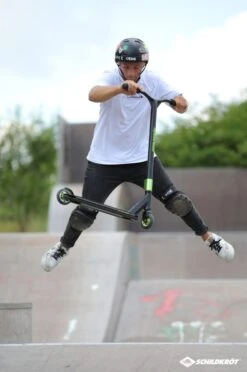 Schildkröt® Stunt Scooter Kickless Forest -Hoka Sports Gear Shop D3244 B04 ecommerce