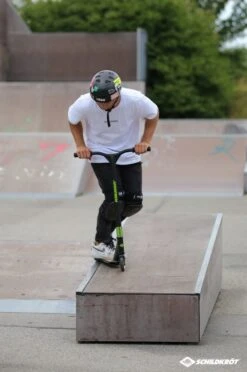 Schildkröt® Stunt Scooter Kickless Forest -Hoka Sports Gear Shop D3244 B05 ecommerce