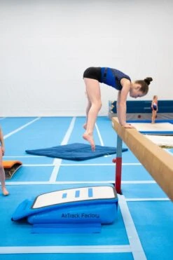 AirTrack® AirBoard Boost -Hoka Sports Gear Shop G5156 B02 ecommerce 2