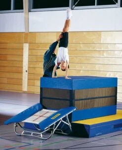 Turnquader -Hoka Sports Gear Shop G7928 01 ecommerce