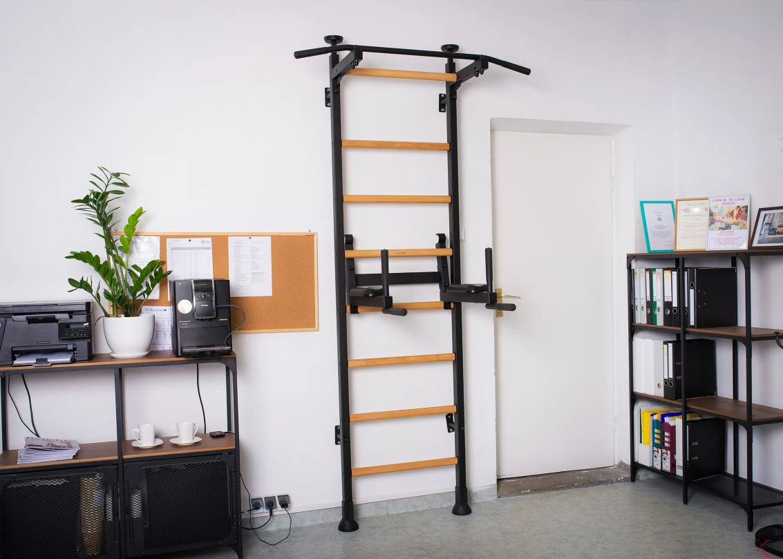 BenchK® Sprossenwand 522B Mit Klimmzugstange & Dip-Bügel 4 BenchK® Sprossenwand 522B Mit Klimmzugstange & Dip-Bügel - Image 2