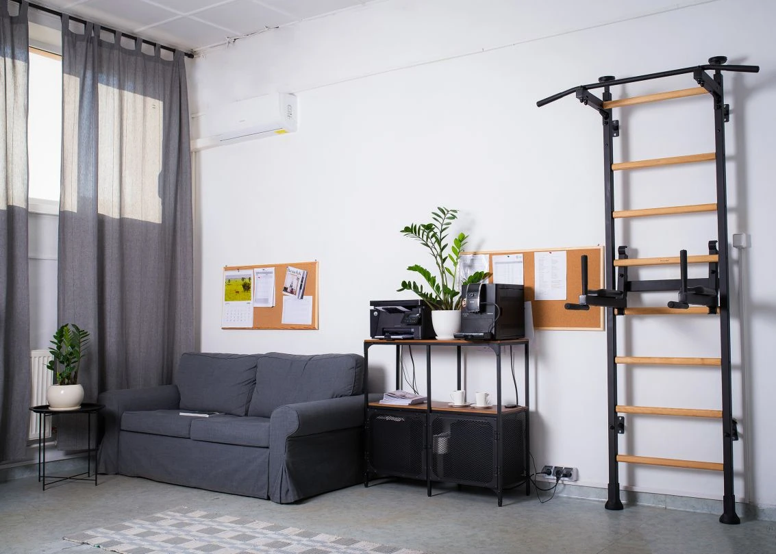 BenchK® Sprossenwand 522B Mit Klimmzugstange & Dip-Bügel 6 BenchK® Sprossenwand 522B Mit Klimmzugstange & Dip-Bügel - Image 4