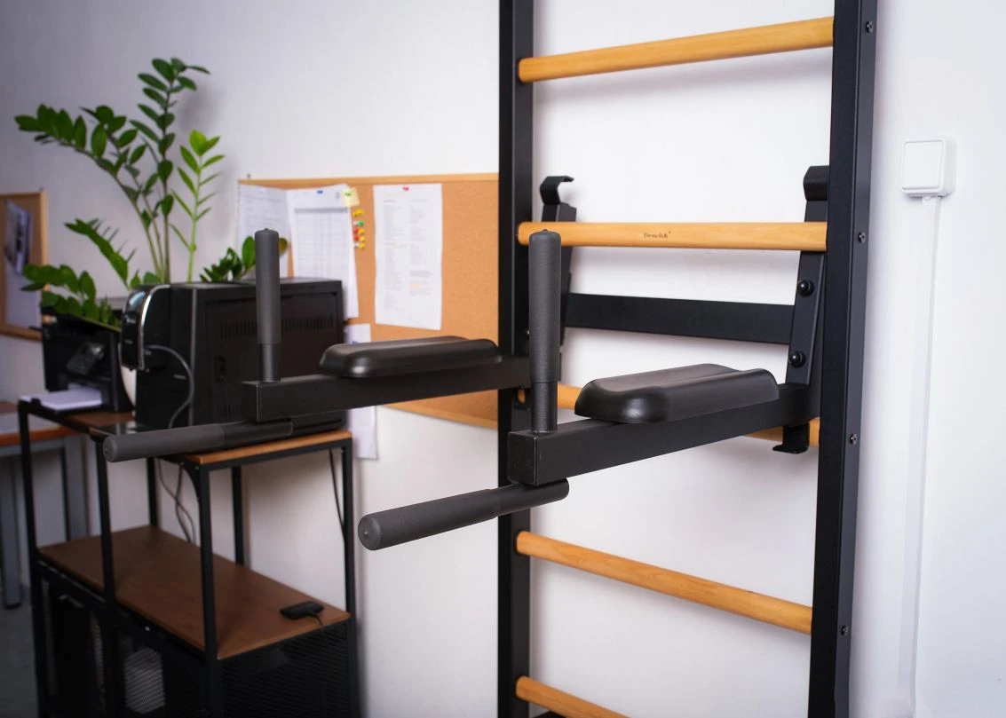 BenchK® Sprossenwand 523B Mit Klimmzugstange, Dip-Bügel & Trainingsbank 5 BenchK® Sprossenwand 523B Mit Klimmzugstange, Dip-Bügel & Trainingsbank - Image 3