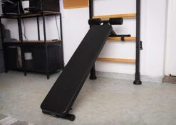 BenchK® Sprossenwand 523B Mit Klimmzugstange, Dip-Bügel & Trainingsbank 19 BenchK® Sprossenwand 523B Mit Klimmzugstange, Dip-Bügel & Trainingsbank -Hoka Sports Gear Shop K2388 A03 ecommerce