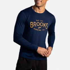 Brooks Distance Graphic Long Sleeve Men's 38 Brooks Distance Graphic Long Sleeve Men's -Hoka Sports Gear Shop 056816 481 1